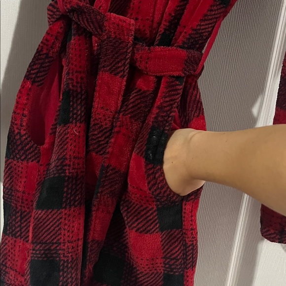 Red and Black Plaid Robe - Picture 3 of 6